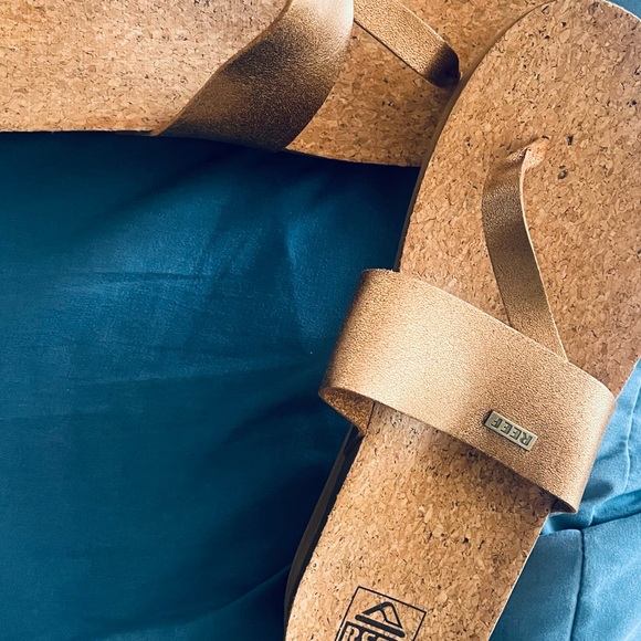 BNWOT Reefs Sandals - Picture 6 of 9